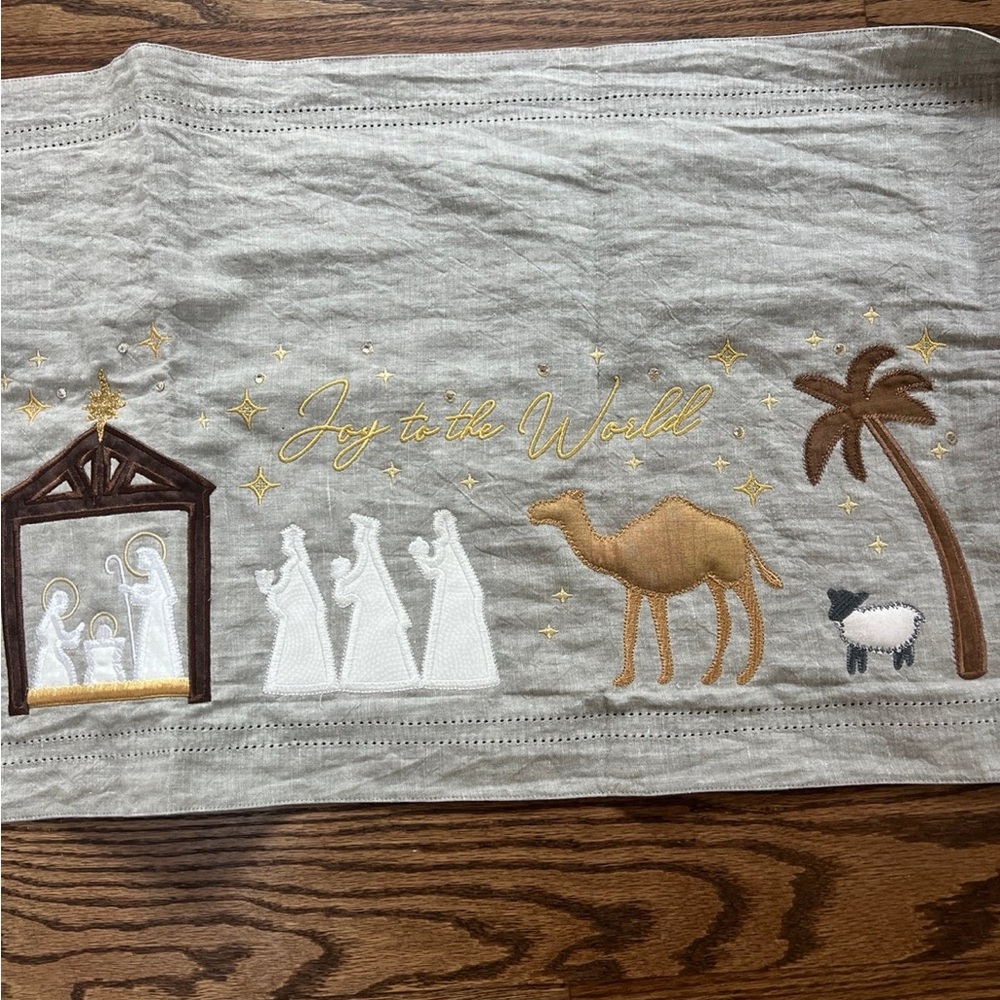 Nativity set table runner - Picture 3 of 4
